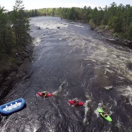 Wilderness Tours Rafting Resort Foresters Falls Exterior foto