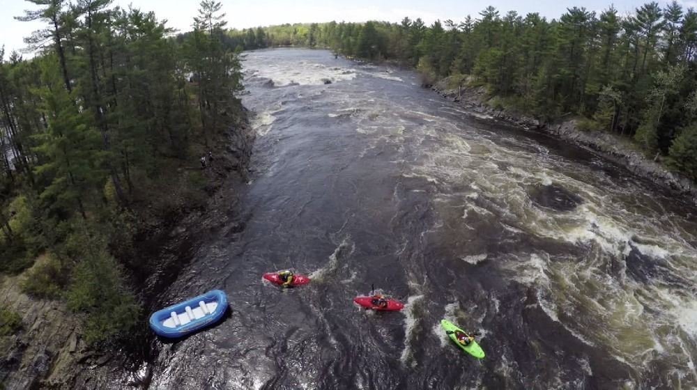 Wilderness Tours Rafting Resort Foresters Falls Exterior foto